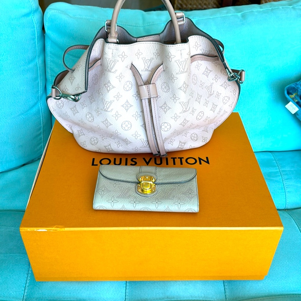 Louis Vuitton Girolata Mahina Pink Shoulder Bag with matching wallet